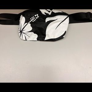 Waipi’o mini hip pack